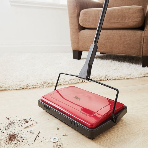 Manual carpet sweeper corner - carpet,